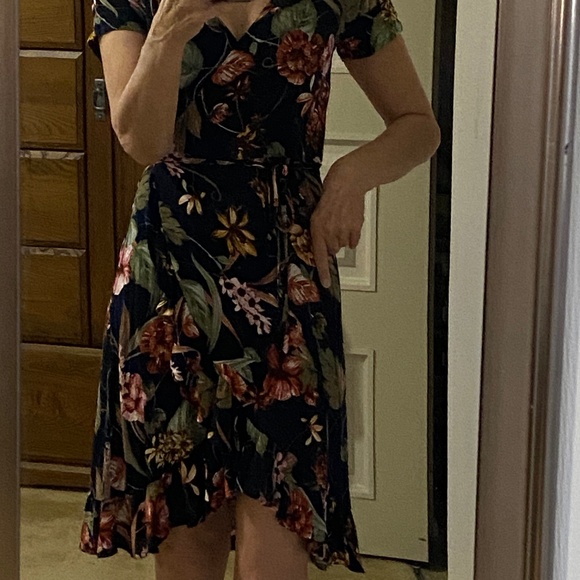 NWOT Guess Floral Wrap Dress - Picture 10 of 10